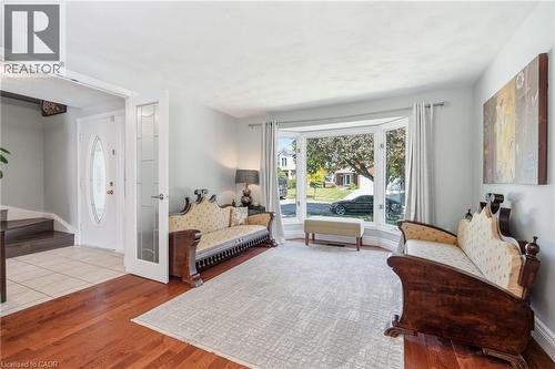 25 Winter Way, Brantford, ON - Indoor Photo Showing Living Room