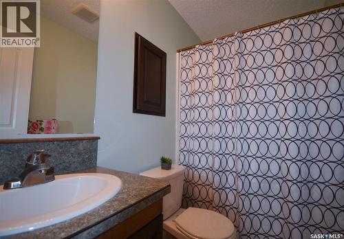 520 Assiniboia Avenue, Southey, SK - Indoor Photo Showing Bathroom