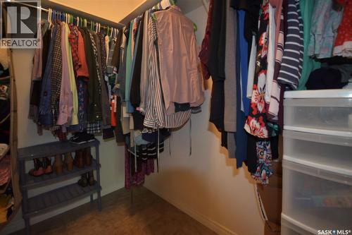 520 Assiniboia Avenue, Southey, SK - Indoor With Storage