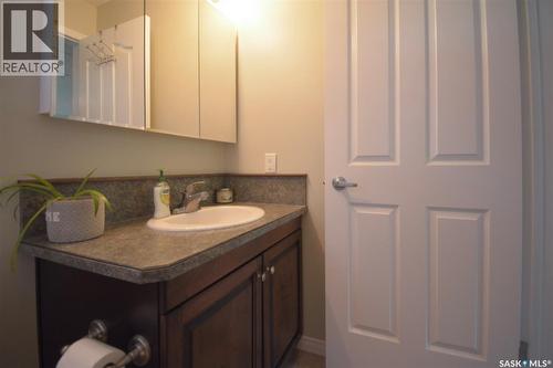 520 Assiniboia Avenue, Southey, SK - Indoor Photo Showing Bathroom