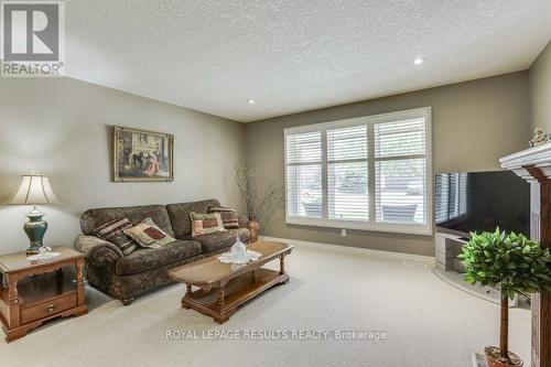 126 Glendale Drive, Tillsonburg, ON - Indoor Photo Showing Living Room