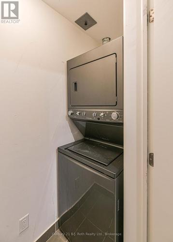 In-suite laundry - Suite 206 - 40 Horseshoe Boulevard, Oro-Medonte (Horseshoe Valley), ON - Indoor Photo Showing Laundry Room