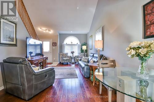 3 - 358 Little Avenue, Barrie, ON - Indoor Photo Showing Living Room