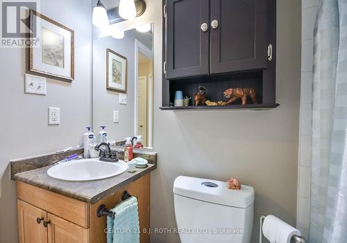 3 - 358 Little Avenue, Barrie, ON - Indoor Photo Showing Bathroom
