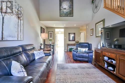 3 - 358 Little Avenue, Barrie, ON - Indoor Photo Showing Living Room