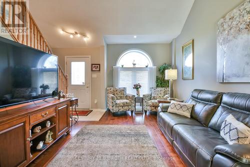 3 - 358 Little Avenue, Barrie, ON - Indoor Photo Showing Living Room