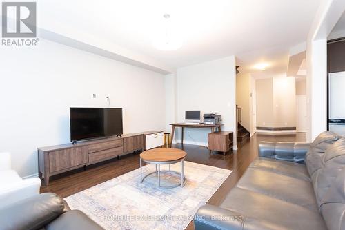 2425 Quetico Crescent, Oakville, ON - Indoor Photo Showing Living Room