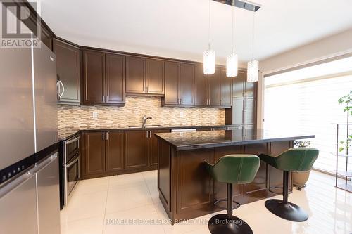 2425 Quetico Crescent, Oakville, ON - Indoor Photo Showing Kitchen With Upgraded Kitchen