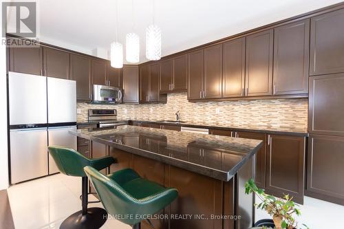 2425 Quetico Crescent, Oakville, ON - Indoor Photo Showing Kitchen With Stainless Steel Kitchen With Upgraded Kitchen