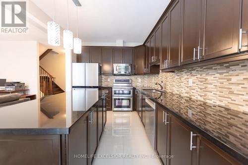 2425 Quetico Crescent, Oakville, ON - Indoor Photo Showing Kitchen
