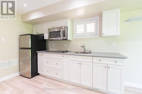2425 Quetico Crescent, Oakville, ON - Indoor Photo Showing Kitchen