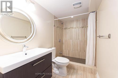 2425 Quetico Crescent, Oakville, ON - Indoor Photo Showing Bathroom