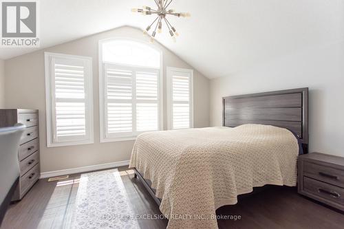 2425 Quetico Crescent, Oakville, ON - Indoor Photo Showing Bedroom