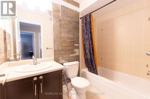 2425 Quetico Crescent, Oakville, ON - Indoor Photo Showing Bathroom