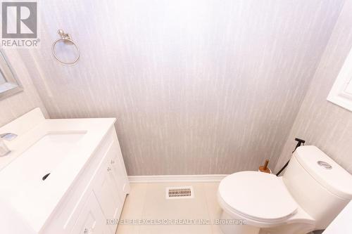 2425 Quetico Crescent, Oakville, ON - Indoor Photo Showing Bathroom