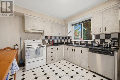 3139 Cambourne Crescent, Mississauga, ON - Indoor Photo Showing Kitchen