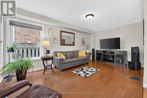 82 Miller Drive, Halton Hills, ON - Indoor Photo Showing Living Room