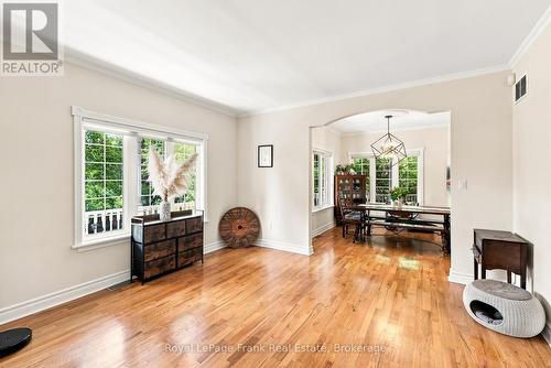 2 Wilson House Drive, Whitby, ON - Indoor Photo Showing Living Room