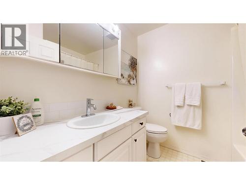 504 30Th Avenue S, Cranbrook, BC - Indoor Photo Showing Bathroom