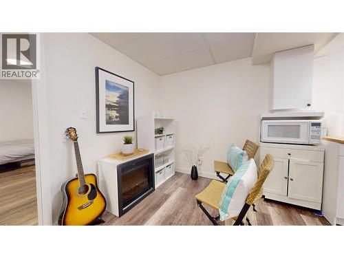 504 30Th Avenue S, Cranbrook, BC - Indoor With Fireplace