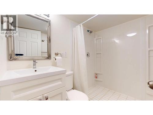 504 30Th Avenue S, Cranbrook, BC - Indoor Photo Showing Bathroom