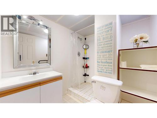 504 30Th Avenue S, Cranbrook, BC - Indoor Photo Showing Bathroom