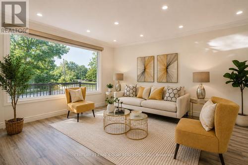 176 Felix Road, Richmond Hill, ON - Indoor Photo Showing Living Room