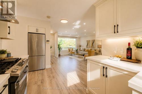 176 Felix Road, Richmond Hill, ON - Indoor Photo Showing Kitchen With Upgraded Kitchen
