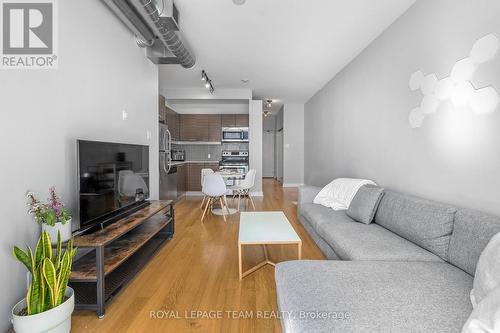 318 - 354 Gladstone Avenue, Ottawa, ON - Indoor Photo Showing Living Room