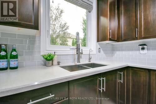 Stunning counters and backsplash! - 20 Falcon Crescent, Barrie, ON - Indoor Photo Showing Kitchen With Double Sink With Upgraded Kitchen