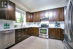Generously sized kitchen - 