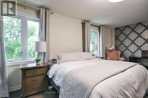 Primary bedroom w walk in closet & 5pc ensuite! - 20 Falcon Crescent, Barrie, ON - Indoor Photo Showing Bedroom