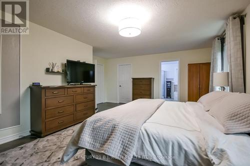 Primary suite w walk in closet & 5pc ensuite! - 20 Falcon Crescent, Barrie, ON - Indoor Photo Showing Bedroom