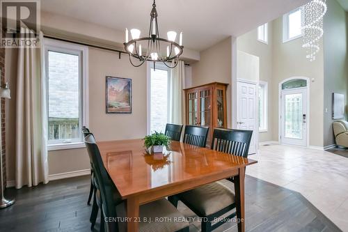 Open concept dining room! - 20 Falcon Crescent, Barrie, ON - Indoor Photo Showing Dining Room