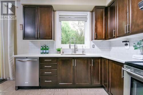 Ample storage! - 20 Falcon Crescent, Barrie, ON - Indoor Photo Showing Kitchen