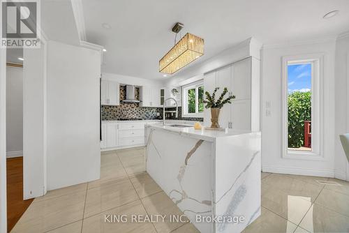 2606 Ambercroft Trail, Mississauga, ON - Indoor Photo Showing Kitchen