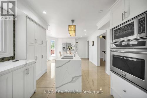 2606 Ambercroft Trail, Mississauga, ON - Indoor Photo Showing Kitchen With Double Sink