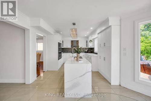 2606 Ambercroft Trail, Mississauga, ON - Indoor Photo Showing Kitchen