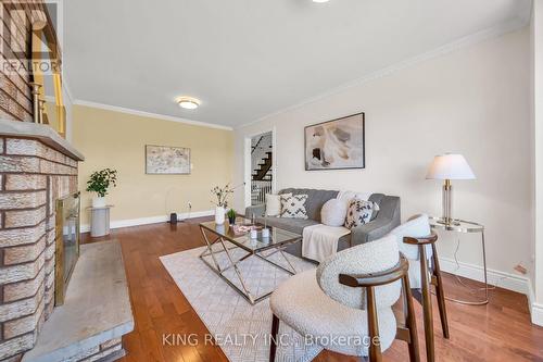 2606 Ambercroft Trail, Mississauga, ON - Indoor Photo Showing Living Room