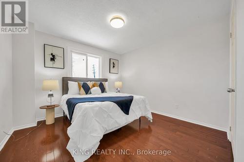 2606 Ambercroft Trail, Mississauga, ON - Indoor Photo Showing Bedroom