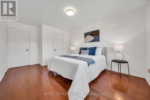 2606 Ambercroft Trail, Mississauga, ON - Indoor Photo Showing Bedroom