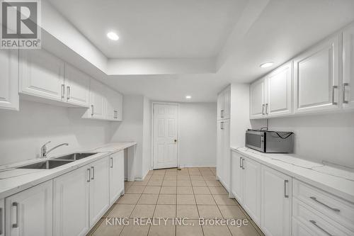 2606 Ambercroft Trail, Mississauga, ON - Indoor Photo Showing Kitchen With Double Sink
