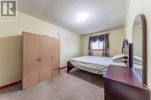 162 Bighorn Crescent, Brampton, ON - Indoor Photo Showing Bedroom