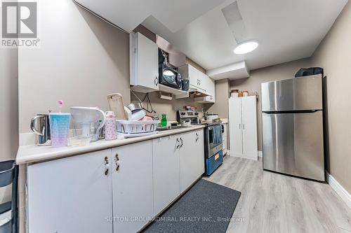 162 Bighorn Crescent, Brampton, ON - Indoor Photo Showing Kitchen