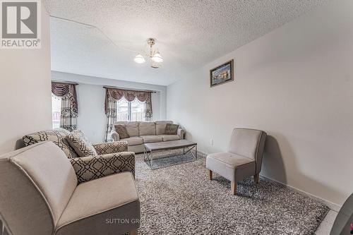 162 Bighorn Crescent, Brampton, ON - Indoor Photo Showing Living Room