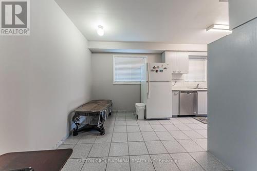162 Bighorn Crescent, Brampton, ON - Indoor Photo Showing Kitchen