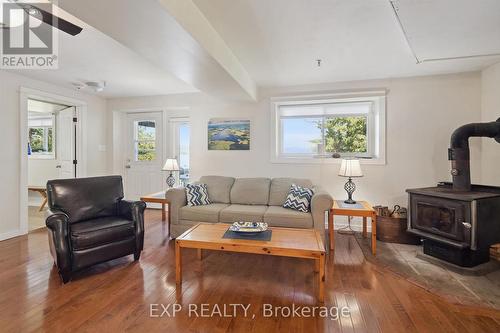 3 - 1378 Three Mile Lake Road, Muskoka Lakes (Watt), ON - Indoor Photo Showing Living Room