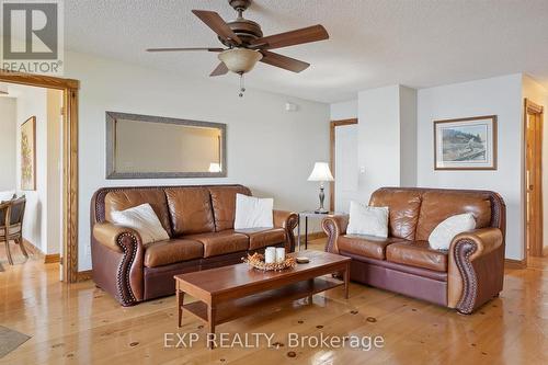 3 - 1378 Three Mile Lake Road, Muskoka Lakes (Watt), ON - Indoor Photo Showing Living Room