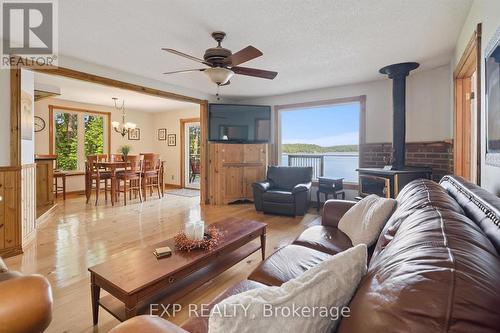 3 - 1378 Three Mile Lake Road, Muskoka Lakes (Watt), ON - Indoor Photo Showing Living Room