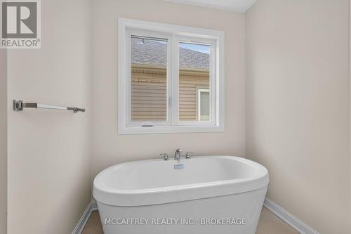 117 Windermere Boulevard, Loyalist (Bath), ON - Indoor Photo Showing Bathroom
